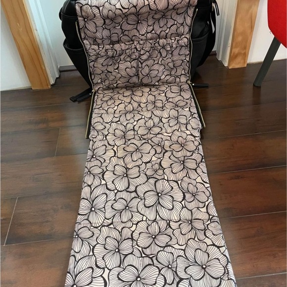 Petunia Pickle Bottom Boxy diaper bag - Picture 5 of 7